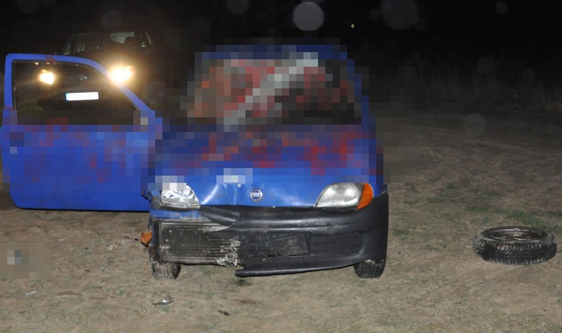 Finał hucznej zabawy w gminie Włodawa. Wyładowali agresję na seicento Auto zostało całkowicie zdewastowane.