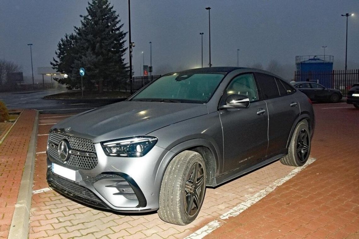 Funkcjonariusze NOSG odzyskali drogiego mercedesa