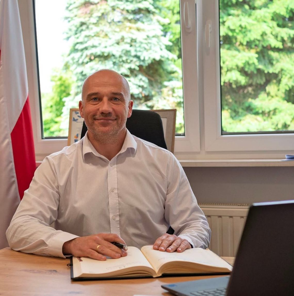 Gabriel Adamiec pozostaje na stanowisku. Referendum w Rejowcu Fabrycznym nieważne z powodu zbyt niskiej frekwencji Mieszkańcy Rejowca Fabrycznego zdecydowali, ale wynik referendum nie przyniósł zmiany na stanowisku burmistrza. W niedzielnym głosowaniu zdecydowana większość osób, które oddały ważny głos, opowiedziała się za odwołaniem Gabriela Adamca. Referendum jest jednak nieważne.