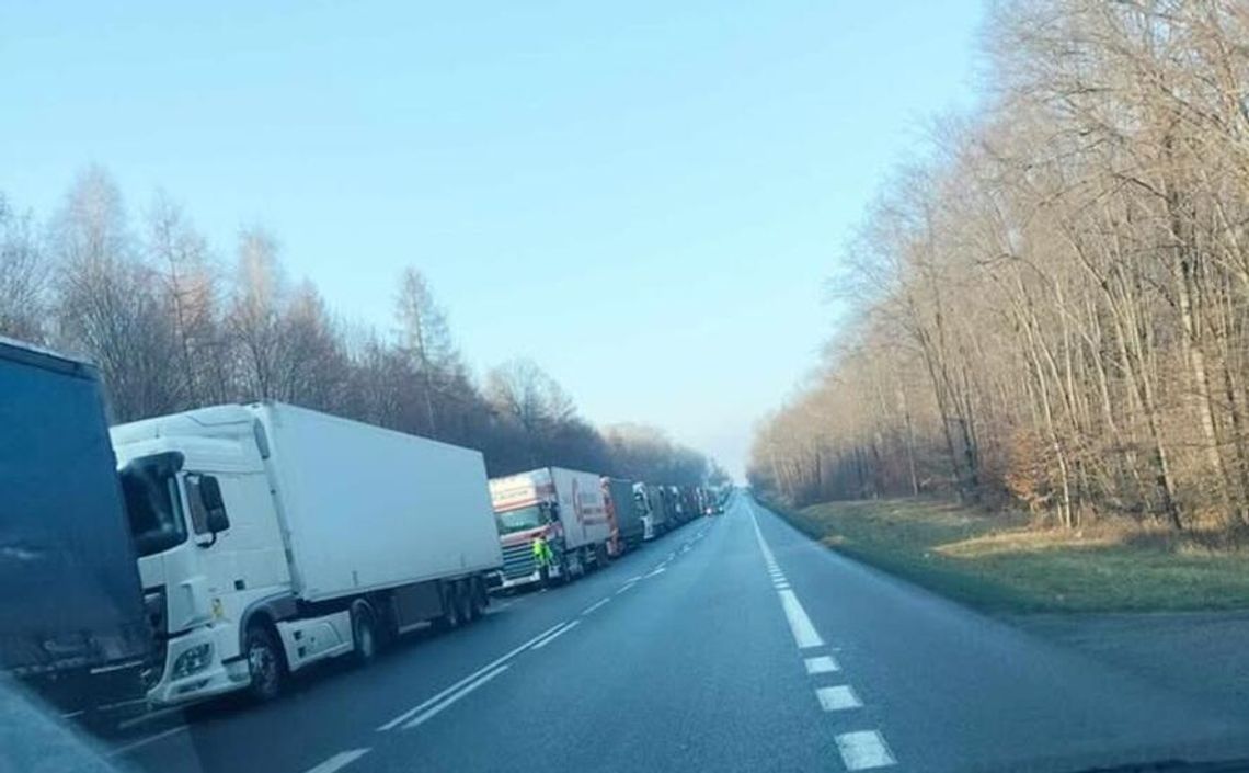 Gigantyczny korek do przejścia na granicy w Dorohusku. 20-kilometrowa kolejka