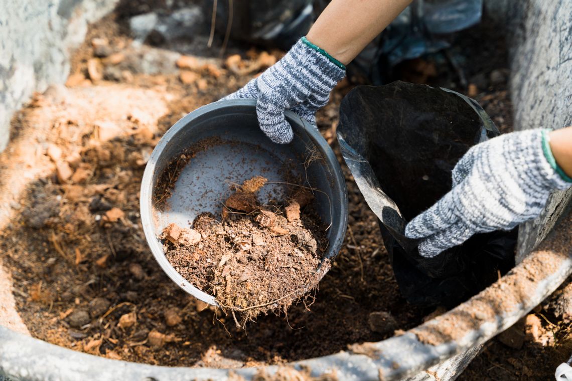 Gm. Białopole. Spór wokół inwestycji firmy AGROCAL w Buśnie. Wójt odpowiada na pytania radnych i wydaje decyzję środowiskową Postępowanie dotyczące rozszerzenia działalności zakładu przetwarzania odpadów firmy AGROCAL w Buśnie wchodzi w kolejny etap. W ostatnich dniach opublikowano dwa istotne dokumenty: odpowiedź wójt Anety Radomskiej na interpelację radnych oraz decyzję o środowiskowych uwarunkowaniach.