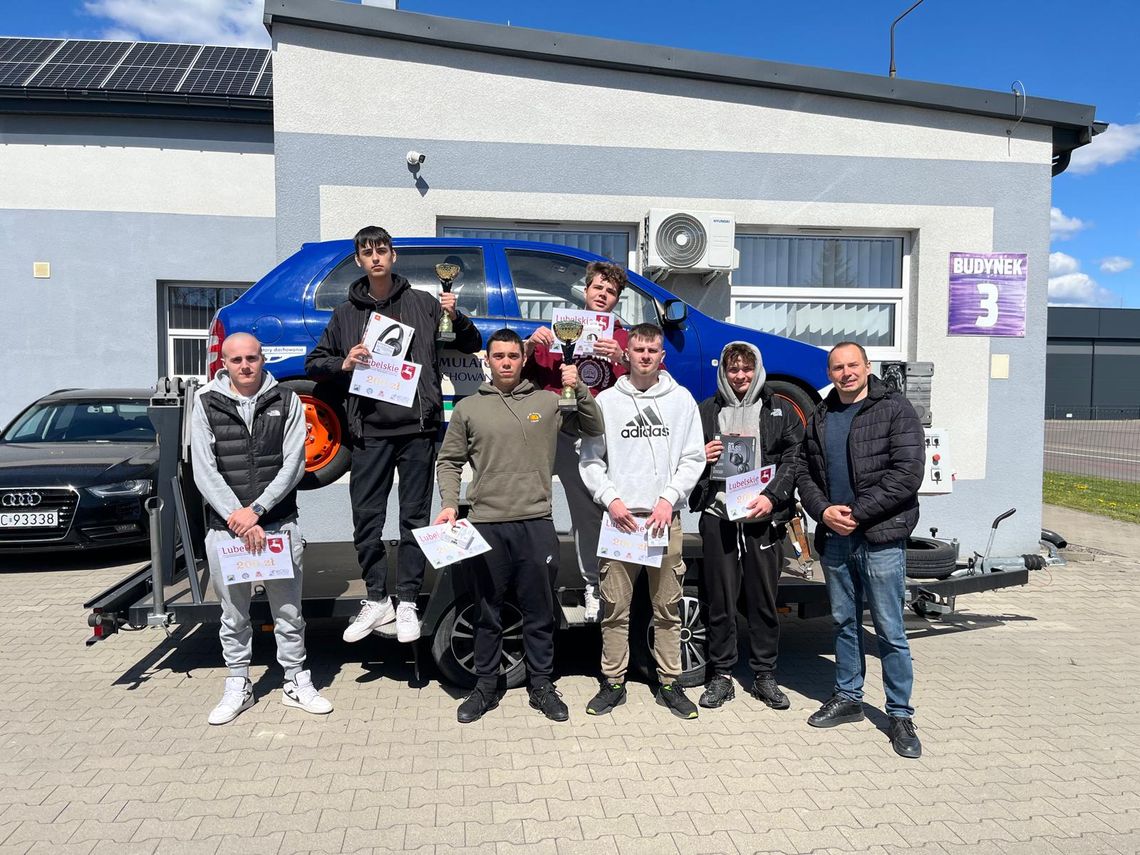 Zespół Szkół Centrum Kształcenia Rolniczego im. Józefa Piłsudskiego w Okszowie stał się areną zmagań młodych adeptów motoryzacji. Podczas XXVIII już edycji Ogólnopolskiego Młodzieżowego Turnieju Motoryzacyjnego (a były to eliminacje powiatowe).