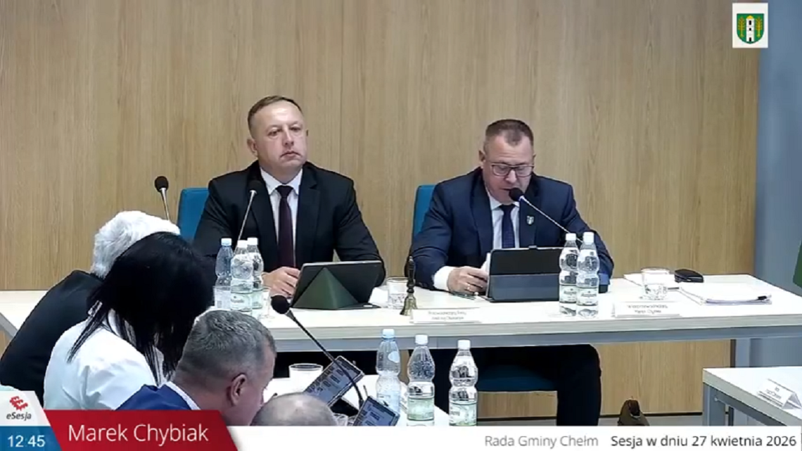 Choć radni gminni poparli wniosek do Ministerstwa Spraw Wewnętrznych i Administracji o zmianę nazwy, proces ten został gwałtownie zakwestionowany przez radnego powiatowego Artura Juszczaka. Postanowił on złożyć do wojewody lubelskiego oficjalne zawiadomienie o możliwości naruszenia prawa.