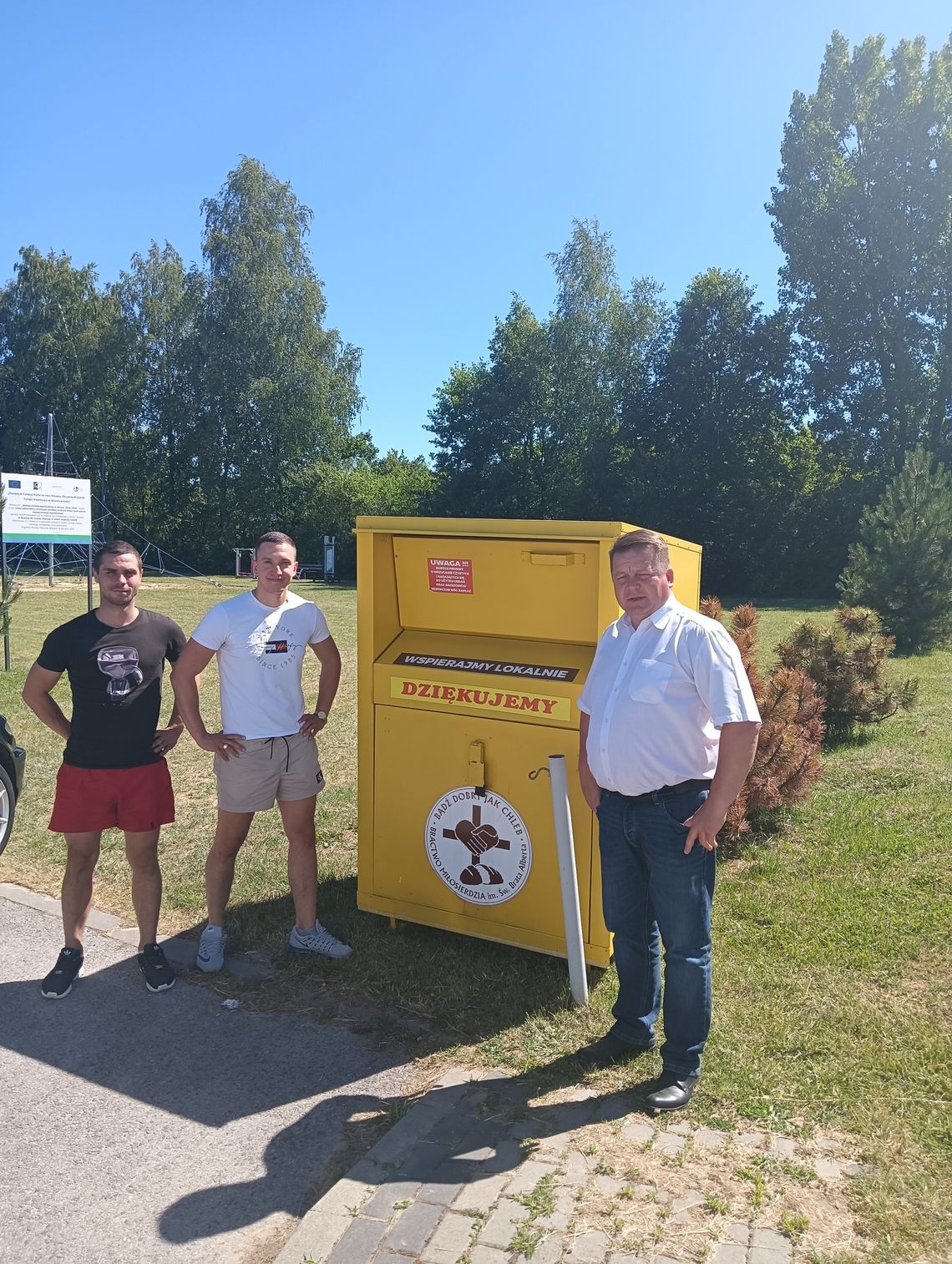 Gm. Chełm. Wyszli naprzeciw potrzebującym i mieszkańcom. W gminie pojawiły się kontenery na ubrania
