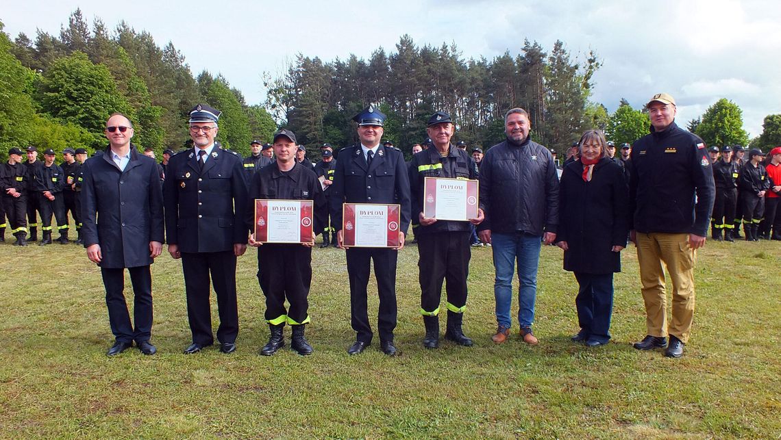 Po blisko trzech dekadach sprawowania funkcji Gminnego Komendanta Ochotniczych Straży Pożarnych, druh Tadeusz Sinkowski oficjalnie pożegnał się ze stanowiskiem, które piastował w latach 1997–2026. Podczas uroczystej sesji rady gminy, władze samorządowe oraz strażacy podziękowali mu za lata poświęceń