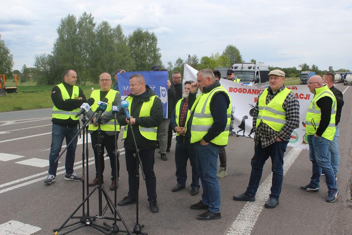 Gm. Dorohusk. Przewoźnicy powrócili na granicę. Protestować chcą jak najkrócej [GALERIA ZDJĘĆ]