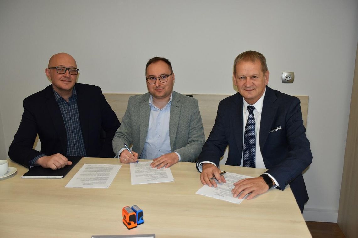 Gm. Fajsławice. Nowa droga w Siedliskach Drugich. Gmina podpisała umowę z wykonawcą Gm. Fajsławice. Nowa droga w Siedliskach Drugich. Gmina podpisała umowę z wykonawcą