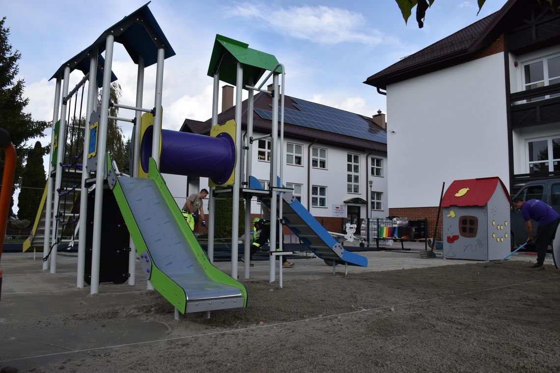 Gm. Fajsławice. Nowy plac zabaw przy szkole. Trwa przebudowa