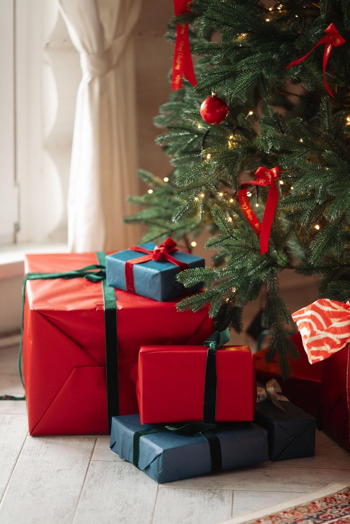 Gdy za oknem robi się coraz chłodniej, strażacy z Ochotniczej Straży Pożarnej w Suchodołach postanowili rozgrzać serca podopiecznych Domu Dziecka w Krasnymstawie przy ulicy Mickiewicza