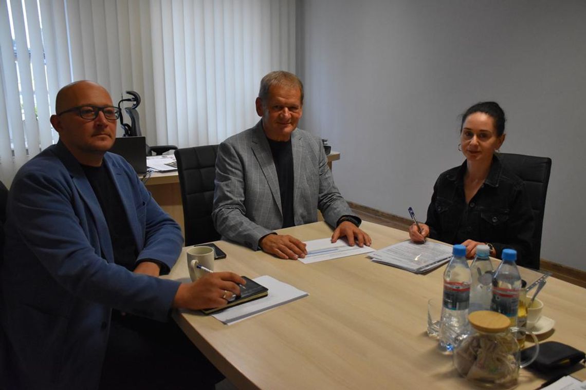 Gm. Fajsławice. Wójt podpisał dwie ważne umowy