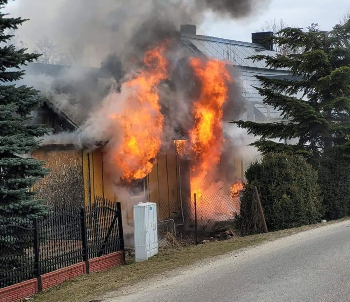  Gm. Fajsławice: Uratowali 73-latkę z płonącego domu