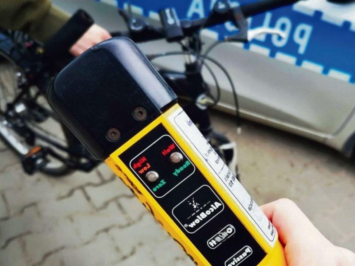 Pojechał rowerem po prezent dla ukochanej. To była najdroższa czekolada w jego życiu