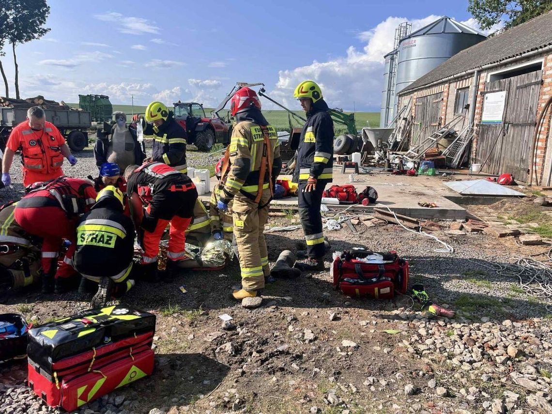 Montowali pompę. 40-latek stracił równowagę i runął z kilku metrów na beton [ZDJĘCIA]