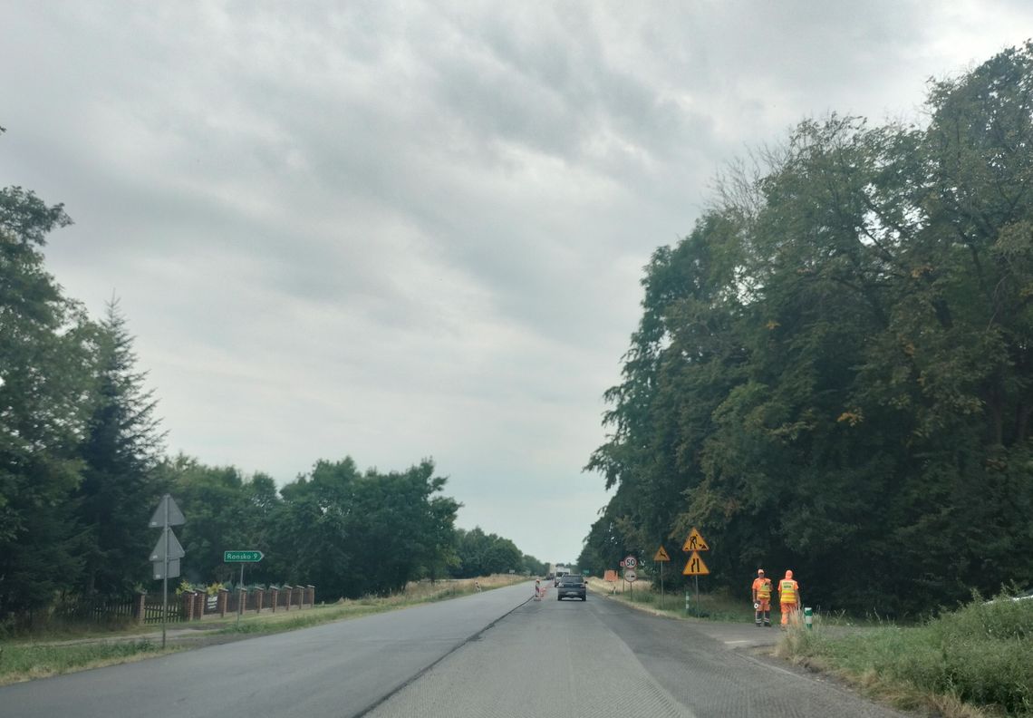 Gm. Izbica. Będzie bezpieczniejsze skrzyżowanie dla mieszkańców Wału, Dworzysk i Romanowa