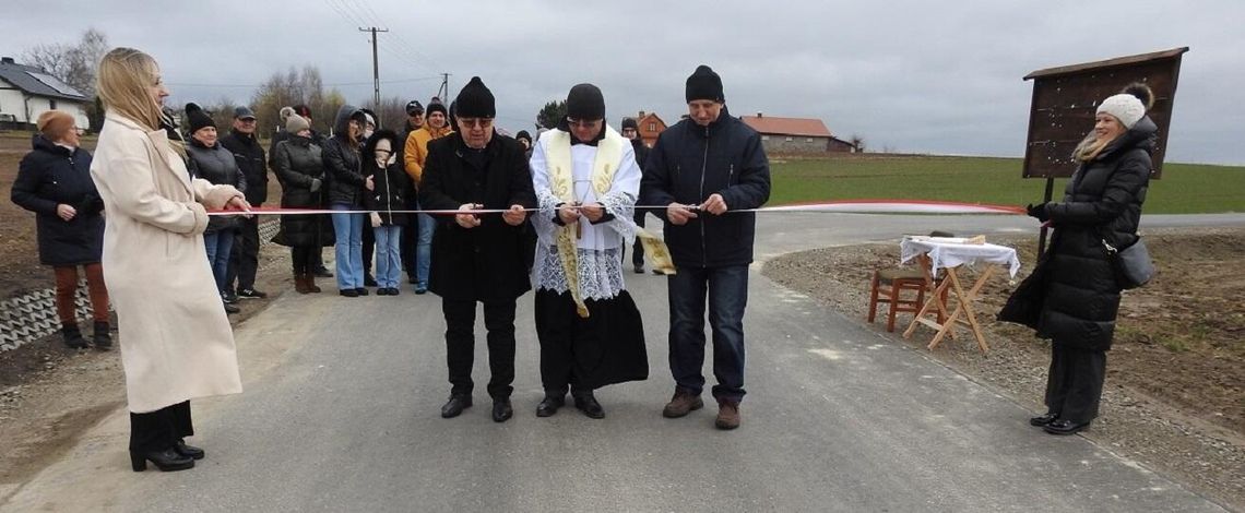 Gm. Izbica. Droga oficjalnie oddana do użytku