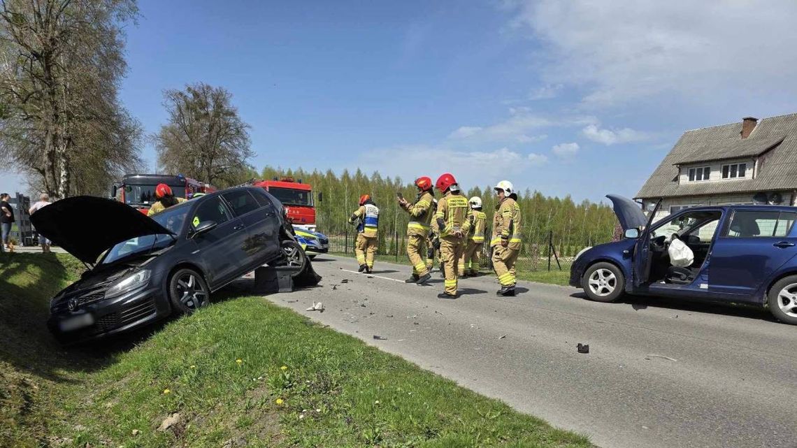 Gm. Izbica. Wjechała w stojące na poboczu auto