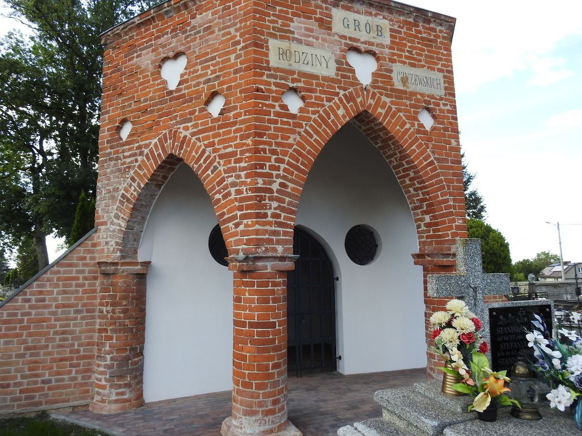 Gm. Izbica. Zakończono prace konserwatorskie przy grobowcu Rodziny Czyżewskich