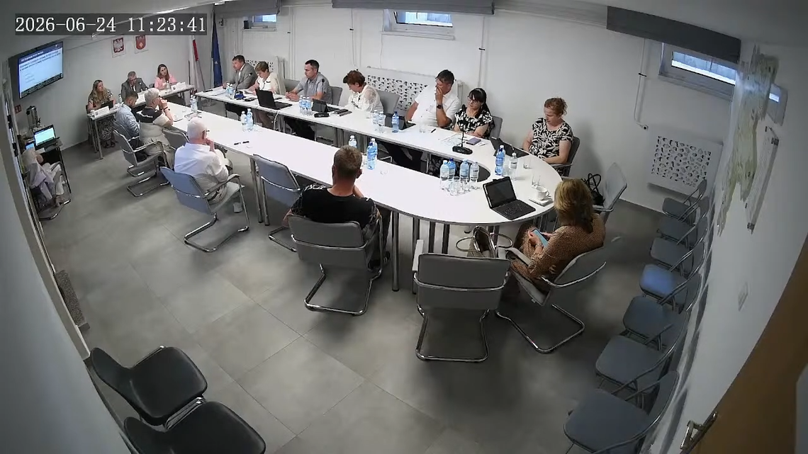 Problemy z wykupem gruntów pod drogi, rozwój infrastruktury komunalnej oraz inwestycje odpowiadające na potrzeby mieszkańców zdominowały debatę nad „Raportem o stanie gminy Kamień za 2025”.