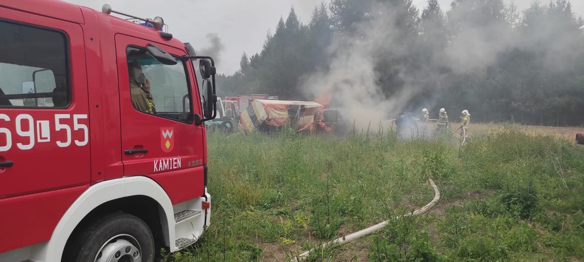 Gm. Kamień. Pożar w Koczowie. Maszyny i auto w ogniu!