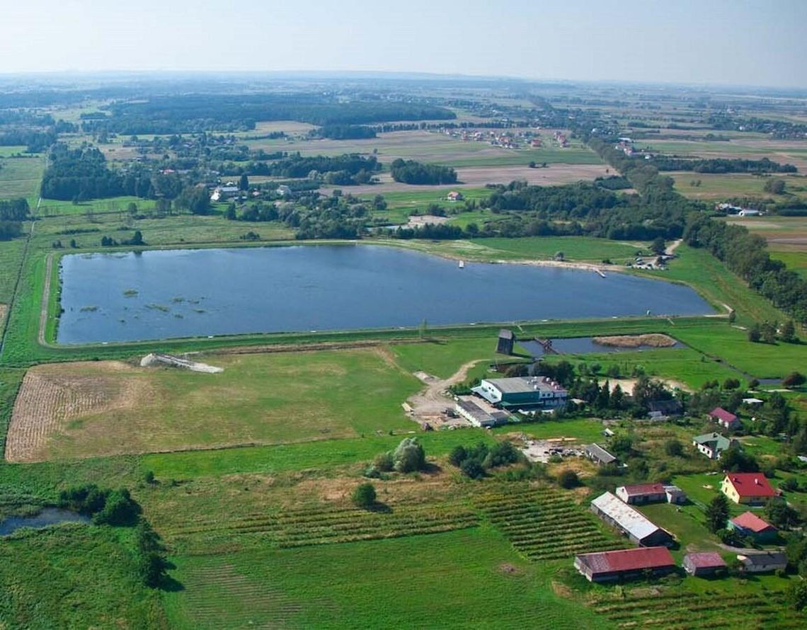 Samorządowcy wybrali już najkorzystniejszą ofertę w przetargu na zagospodarowanie zbiornika w Natalinie. Inwestycja ta stanowi istotny element szerszego projektu, który trzy samorządy – gminy Kamień, Chełm oraz miasto Chełm - wspólnie realizują.