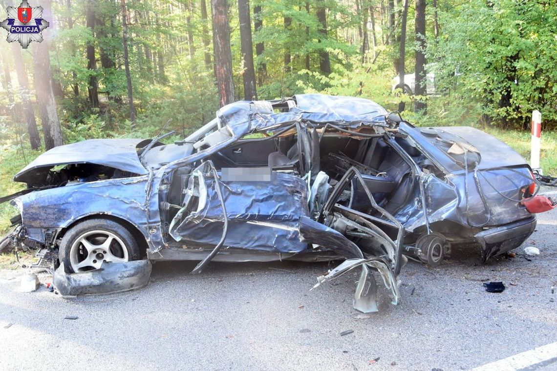 W Malewszczyźnie 20-letni kierowca Audi uderzył w drzewo.