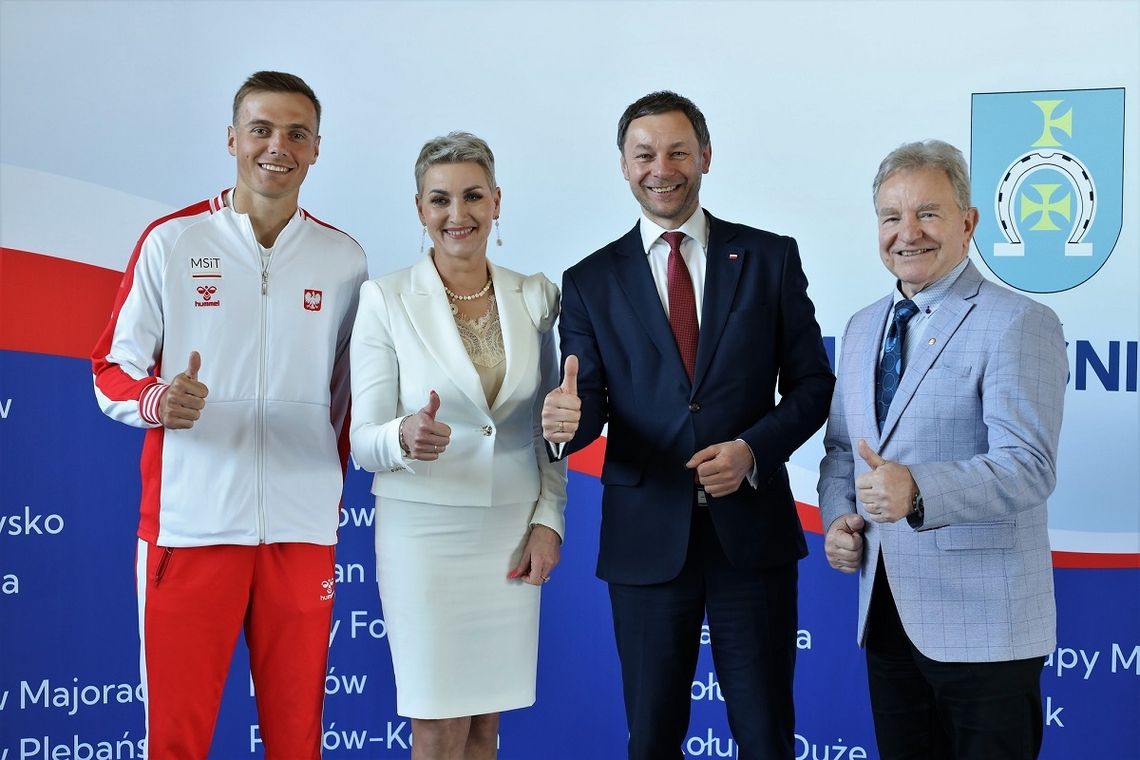 Gm. Leśniowice. Centrum Sportu i Rekreacji otwarte. Gośćmi sportowcy - Andrzej Supron i Kacper Żuk