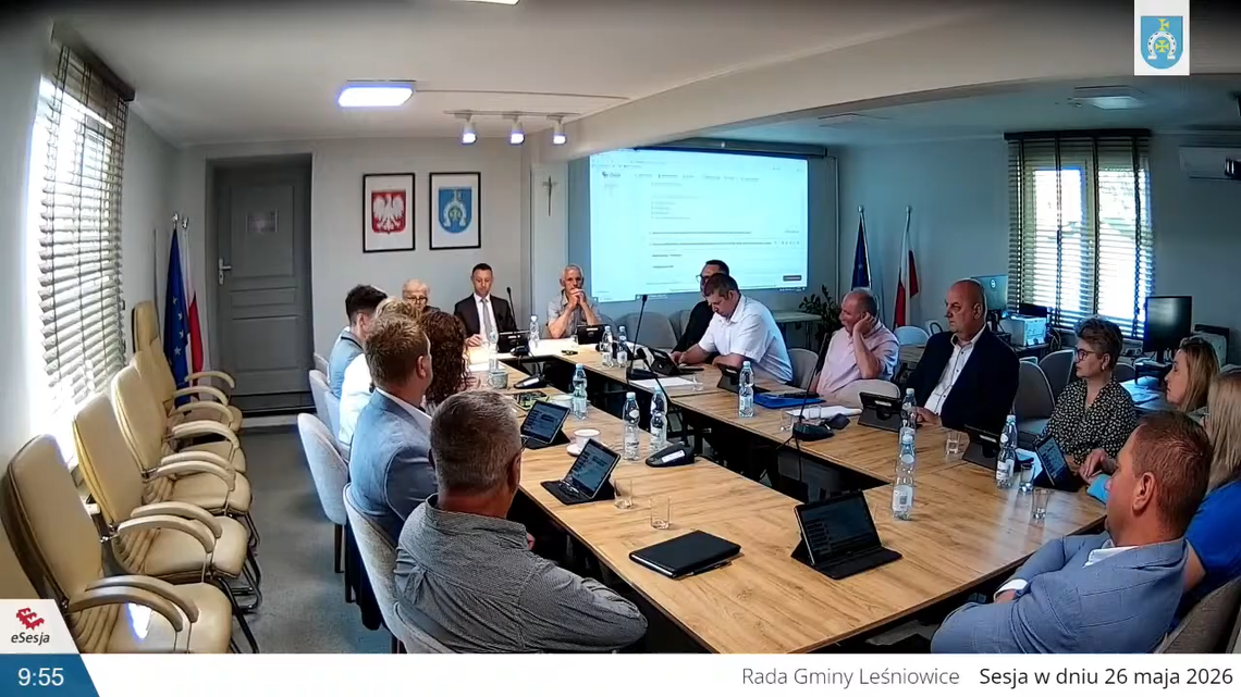 Gm. Leśniowice. Otrzymali inwestycyjny impuls. Nadzwyczajna sesja i ambitne plany rozwoju Władze nie zwalniają tempa w realizacji kluczowych projektów infrastrukturalnych i kulturalnych. Podczas ostatniej, zwołanej w trybie pilnym sesji rady gminy, radni jednogłośnie przyjęli zmiany w budżecie, otwierając drogę do kolejnych inwestycji wspieranych ze środków zewnętrznych.