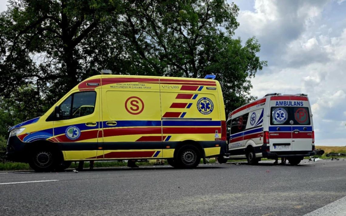 Gm. Leśniowice. Rolnik poważnie ranny podczas pracy w polu. Brona talerzowa przygniotła mu nogę