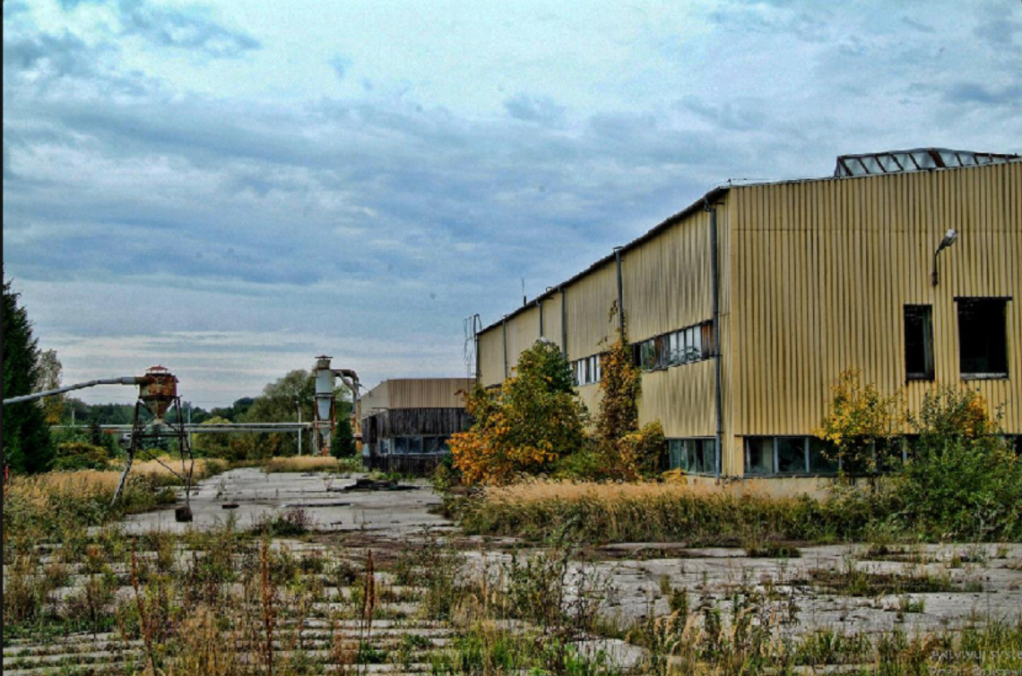 Miejscowość, kojarzona niegdyś głównie z zakładami drzewnymi, dziś ponownie staje się centrum uwagi mieszkańców i władz gminy Rejowiec. Teren ten, przez niektórych postrzegany jako „biedna wioska”, w rzeczywistości staje się areną walki o gospodarczą przyszłość całego regionu.