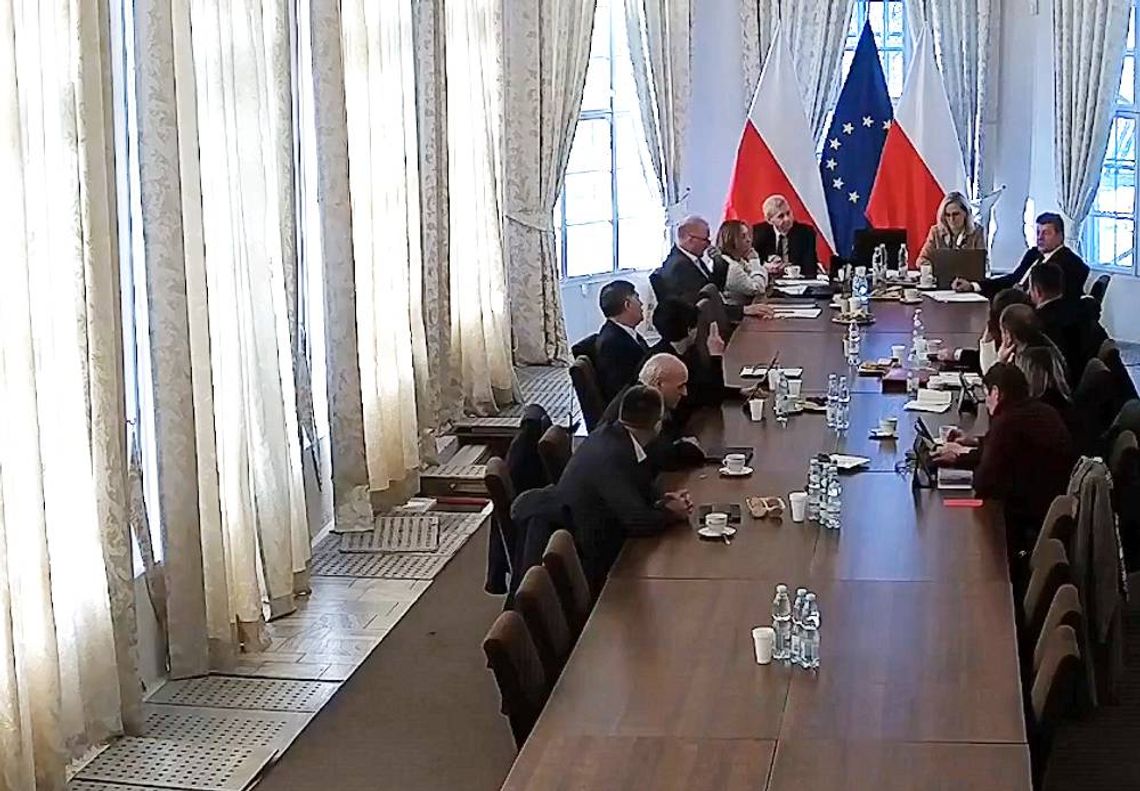 Gm. Rejowiec. Drogi powiatowe cierpią przez buraki i piach. Niektóre nie mogą się doczekać remontu