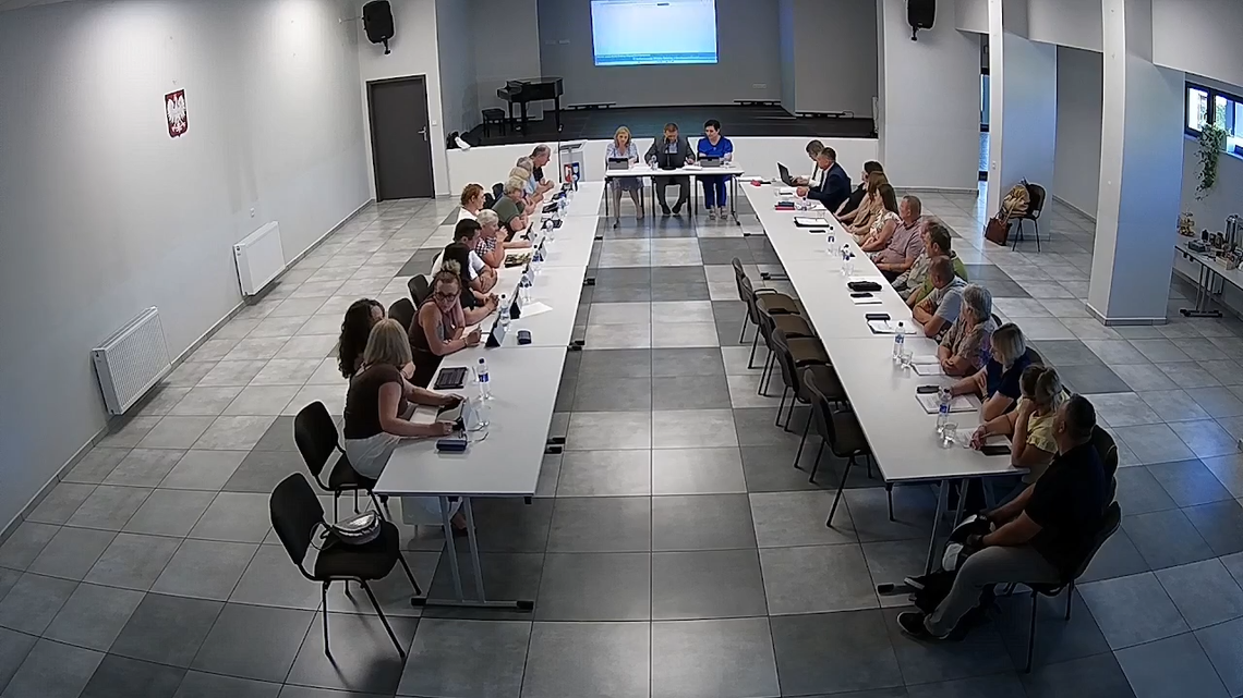 Gm. Rejowiec Fabryczny. Inwestycje, finanse i bezpieczeństwo. Wójt podsumował pierwsze półrocze samorządowej pracy Sytuacja finansowa gminy pozostaje stabilna, kolejne inwestycje drogowe zbliżają się do zakończenia, a samorząd przygotowuje nowe przedsięwzięcia związane z bezpieczeństwem mieszkańców i rozwojem infrastruktury. O bieżących działaniach, realizowanych inwestycjach oraz planach na najbliższe miesiące.