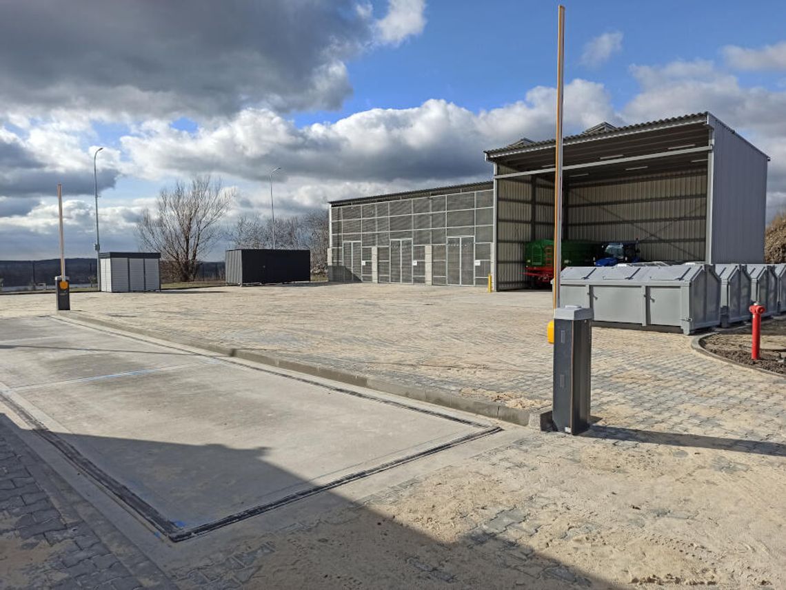 Już 16 lutego zostanie uruchomiony lokalny, długo wyczekiwany przez mieszkańców Punkt Selektywnej Zbiórki Odpadów Komunalnych. Całą infrastrukturę dopięto niemal na ostatni guzik, ale władze gminy dają sobie jeszcze „chwilę” na ostatnie prace.