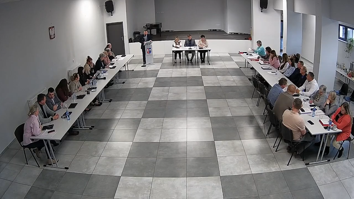 Władze gminy oraz jej mieszkańcy oswajali się już z myślą, że uda się zrealizować kolejną, istotną inwestycję drogową. Świeży asfalt miał się pojawić pomiędzy Zalesiem Kańskim a Gołębiem. Wszystko było już przygotowane. Trwała analiza złożonych w postępowaniu przetargowym ofert.