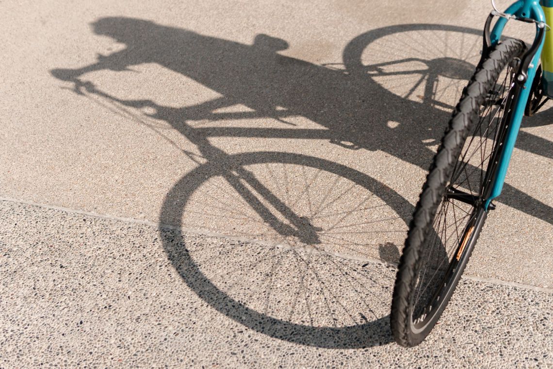 Gm. Rejowiec. Mieszkaniec postuluje o dodatkowy pas dla rowerów Jeden z mieszkańców powiatu chełmskiego skierował do naszej redakcji wiadomość, w treści której zasugerował, że na drodze powiatowej, która łączy Rejowiec z Hruszowem i Maryninem powinien zostać wydzielony dodatkowy pas ruchu dla pieszych i rowerów.