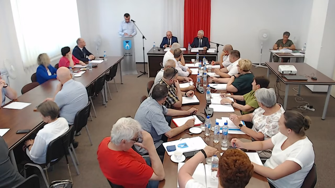 Podczas ostatniej sesji radni otrzymali szansę, by zapoznać się z danymi zawartymi w raporcie z ubiegłorocznej działalności gminnego Zakładu Usług Komunalnych. Prezes spółki Krzysztof Mazurek szczegółowo omówił sytuację finansową przedsiębiorstwa.