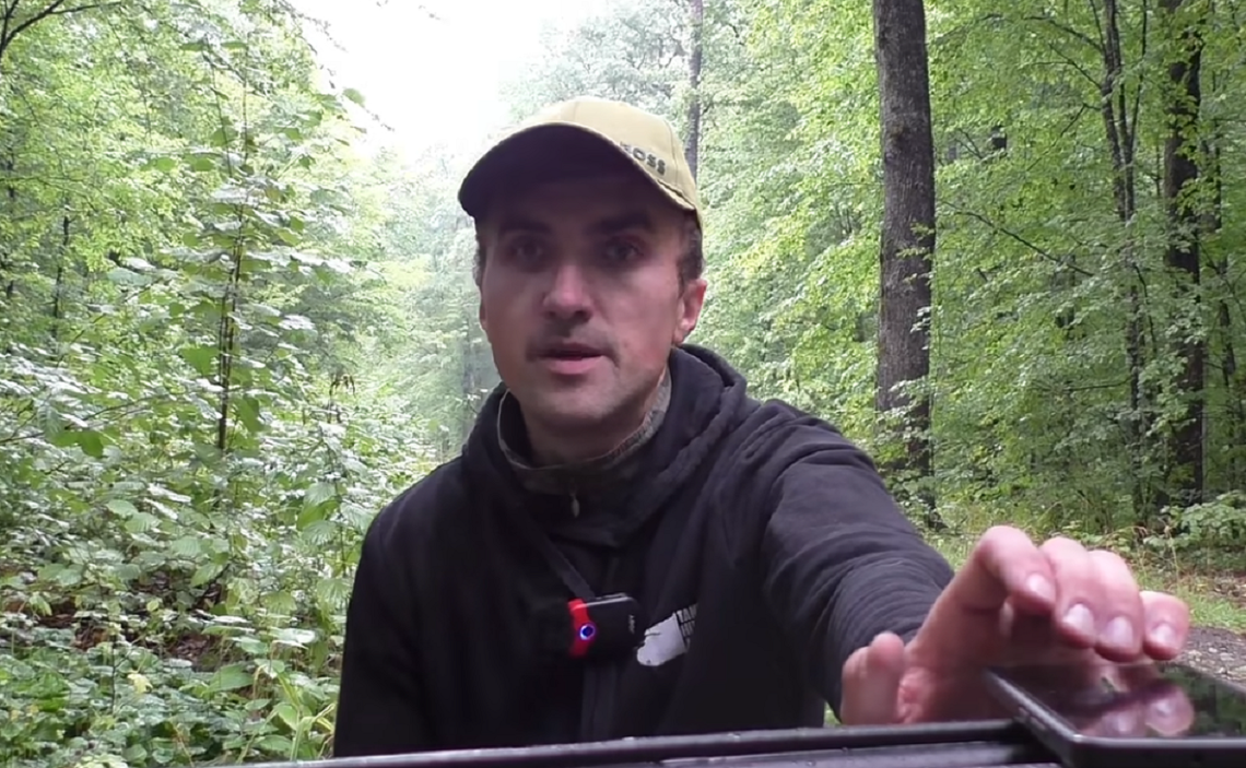 Gm. Sawin. Kto ukrył tę broń? Kolejne niezwykłe odkrycie w Zawadówce Najpierw była niewielka moneta, krajcar, który mógł oznaczać po prostu kolejny drobny ślad przeszłości. Chwilę później wykrywacz metalu zasygnalizował coś znacznie większego. W lesie w Zawadówce Krzysztof Fidler, prezes zarządu Stowarzyszenia Historyczno-Eksploracyjnego I Drezdeńskiego Korpusu