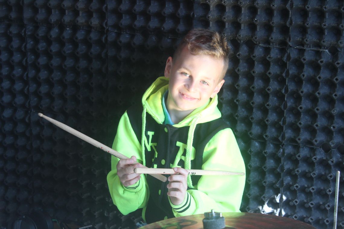 Gm. Sawin. W perkusji bije całe jego serce. O Natanie Drzewieckim jeszcze usłyszy Polska [FILM]