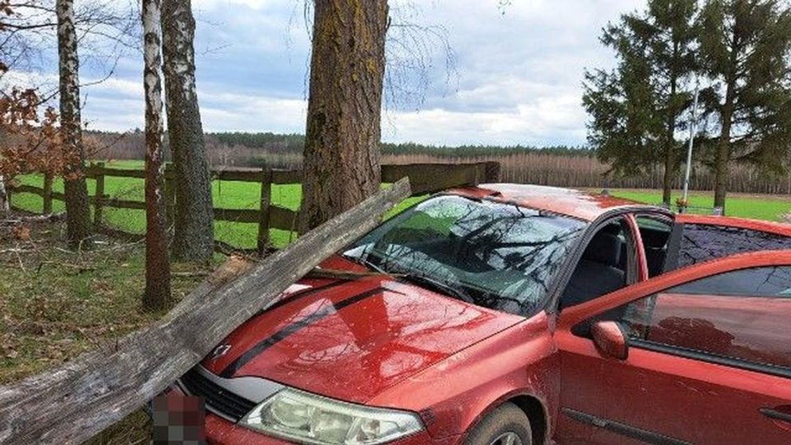 Gm. Sawin. Wypadł z drogi, a potem... obudzili go policjanci. Dlaczego?