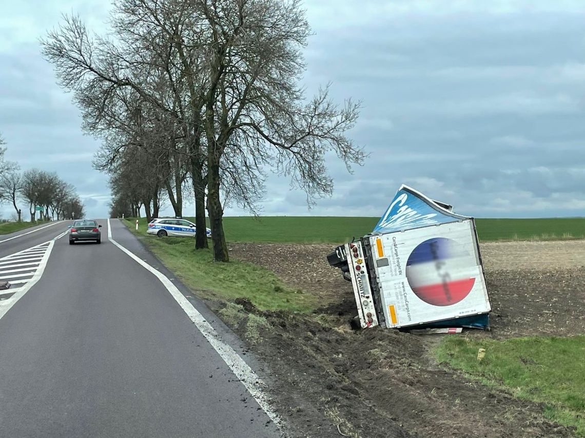 Gm. Siedliszcze. Przewrócił ciężarówkę, bo ratował się przed czołówką