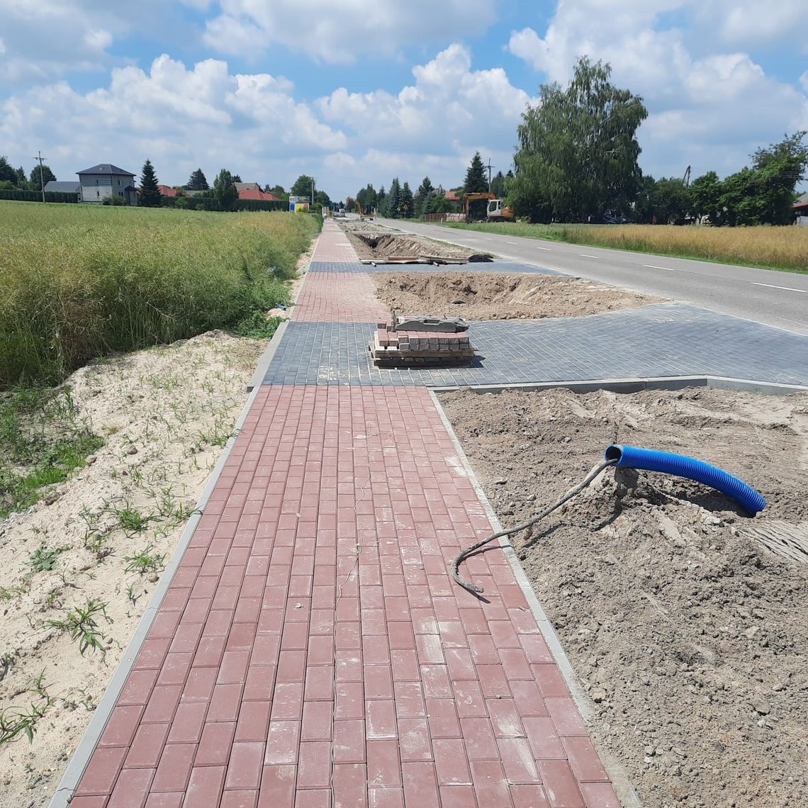 Gm. Siennica Różana. Nowy chodnik nie tylko ładny, ale bardzo potrzebny