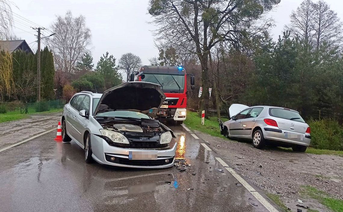 Gm. Siennica Różana. Nieudany manewr doprowadził do zderzenia. Droga była nieprzejezdna