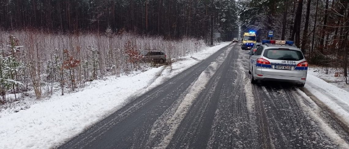 Gm. Stary Brus. Wypadła skodą z drogi. Jest bardzo ślisko!