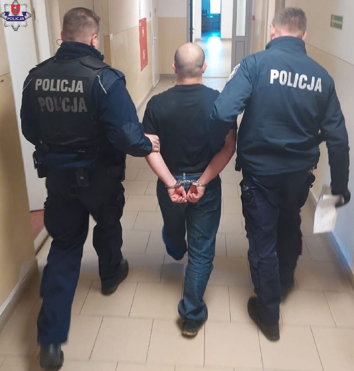 Atak na mundurowych. Kopali i szarpali policjantów. Dlaczego im tak podpadli?