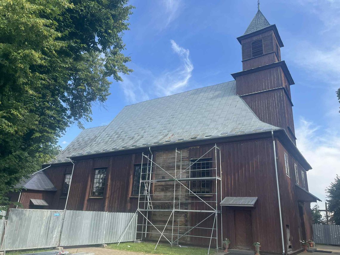 Gm. Urszulin: Ratunek dla kościelnej wieży. Ruszyły prace, ale wciąż potrzebna pomoc