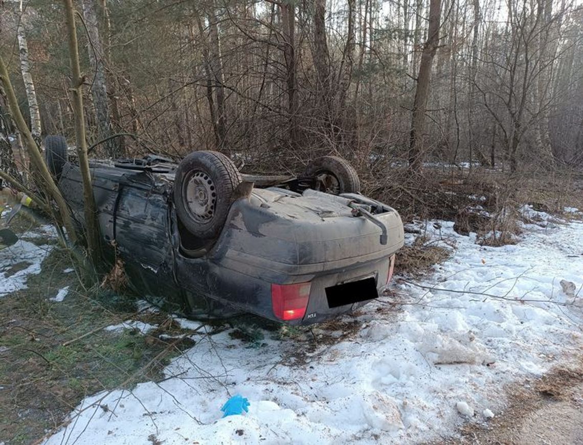 Gm. Wierzbica. Dachowanie w Chylinie. Na drogach nadal może być ślisko