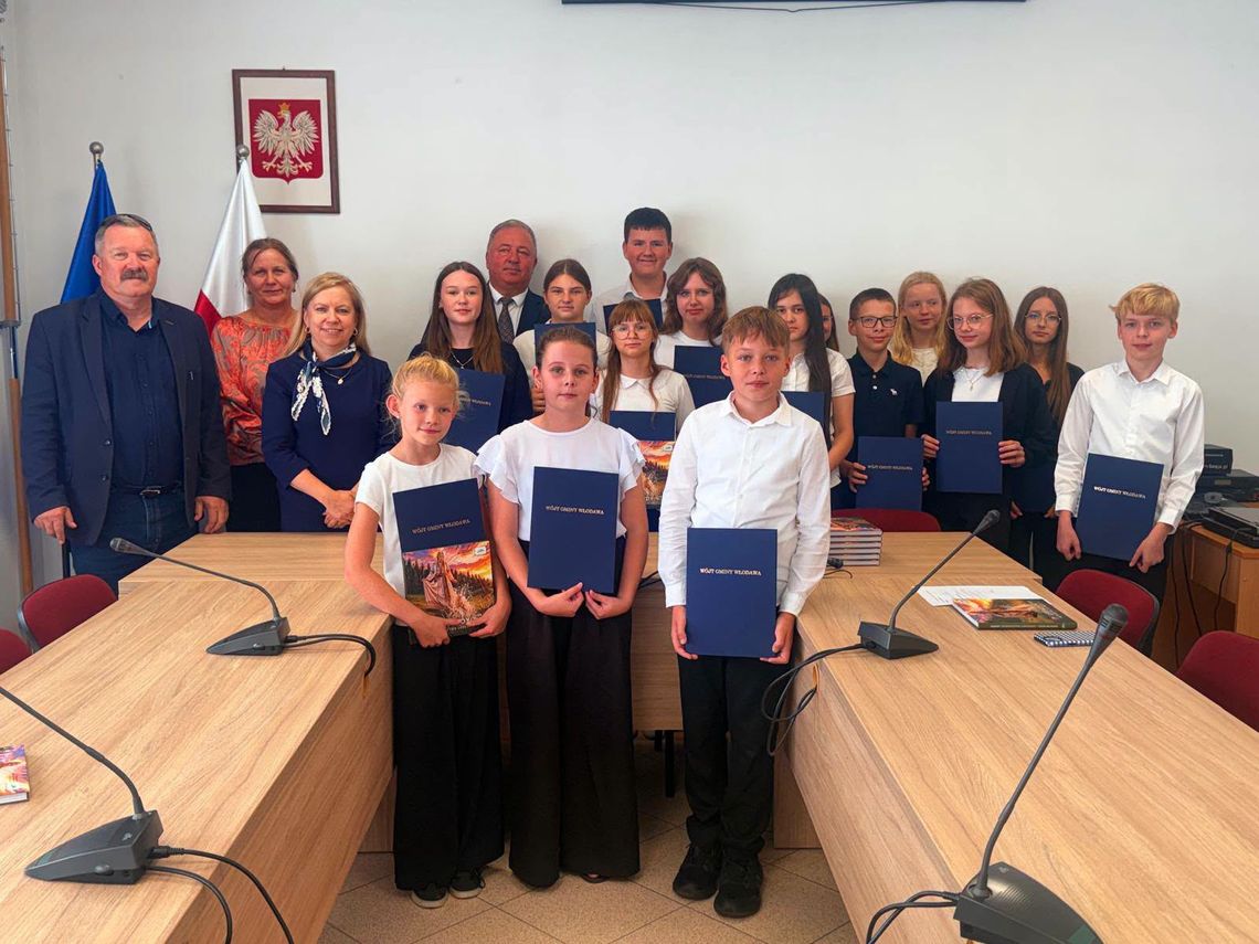 Gm. Włodawa. 21 uczniów otrzymało stypendia wójta Gm. Włodawa. 21 uczniów otrzymało stypendia wójta