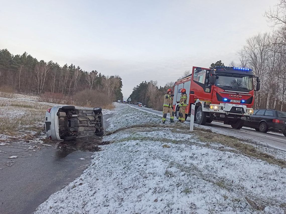 Gm. Włodawa. 32-latka "zatańczyła" hondą na śliskiej drodze [ZDJĘCIA]