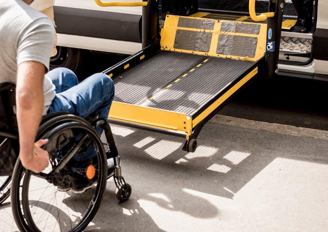 Zakończyło się postępowanie przetargowe dotyczące zakupu specjalistycznego busa do przewozu dzieci w gminie Włodawa z niepełnosprawnościami.