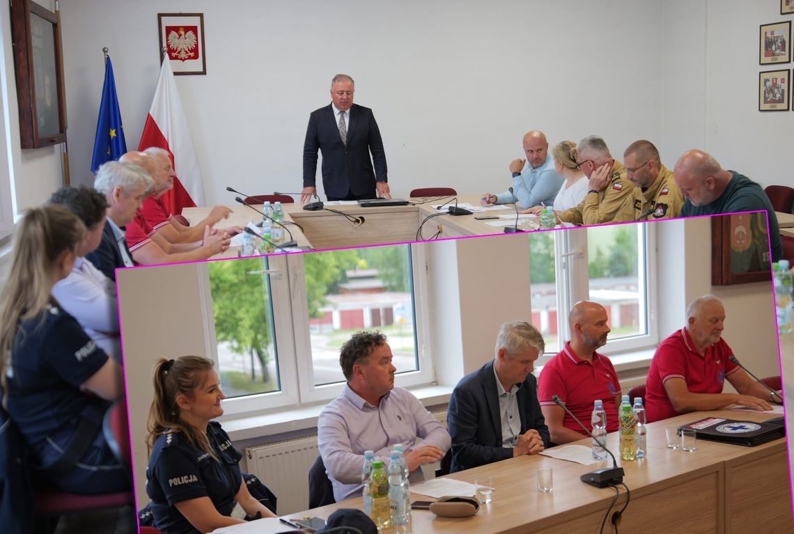 Gm. Włodawa. Służby zwierają szyki przed sezonem nad Jeziorem Białym zdjece z narady w urzędzie gminy włodawa przed rozpoczęciem sezonu turystycznego