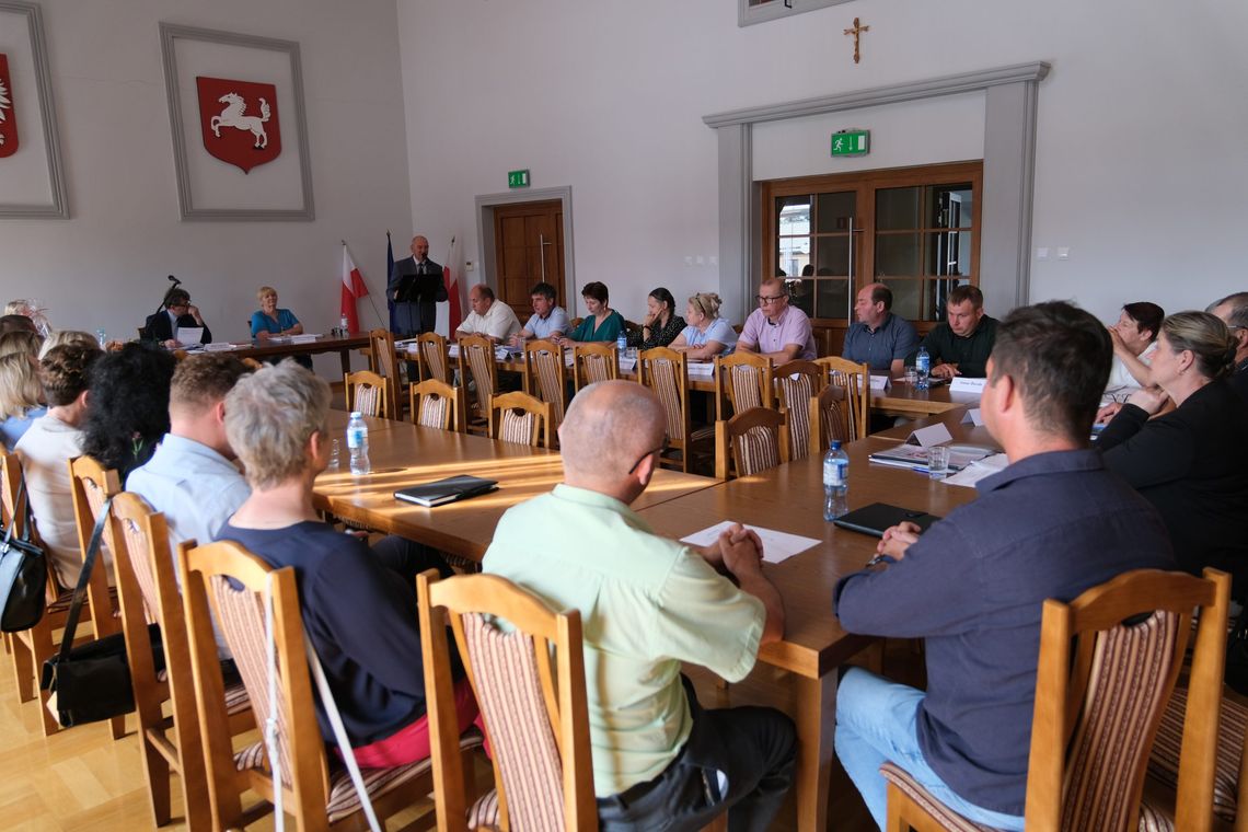 Gm. Wojsławice. Wójt Gołębiowski z wotum zaufania i absolutorium. „Oby nie zabrakło animuszu i chęci współpracy”